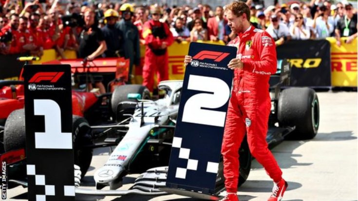 Vettel cseréli a helyezést jelölő táblákat a Kanadai Nagydíj után