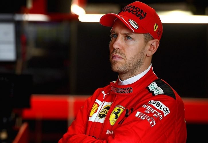 Vettel Ferrari szerelésben