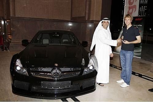 Egyedi Mercedes kulcsait kapja meg Sebastian Vettel