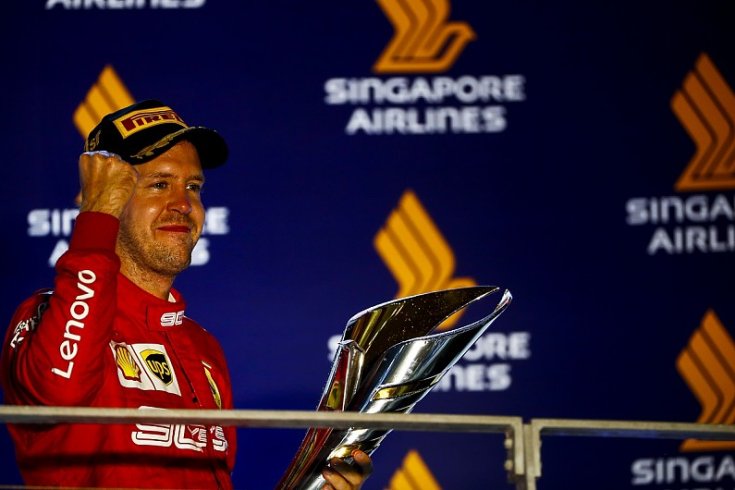 Vettel ünnepel a Szingapúri Nagydíj után