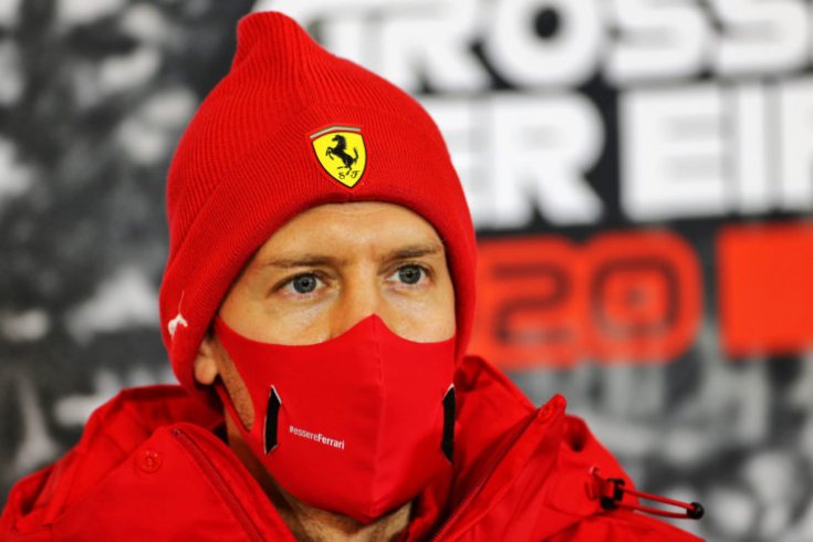 Vettel sapkában