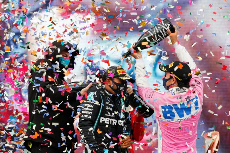 Toto Wolff, Lewis Hamilton és Sergio Perez ünneplése az isztambuli dobogón