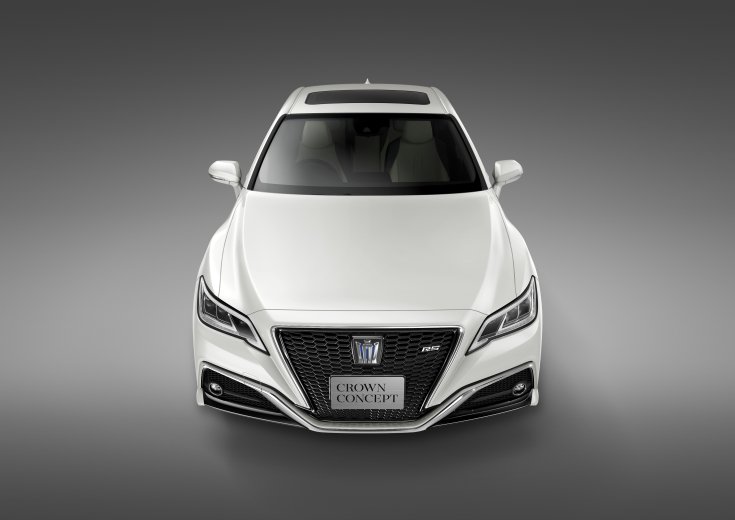 Toyota Crown modell szemből