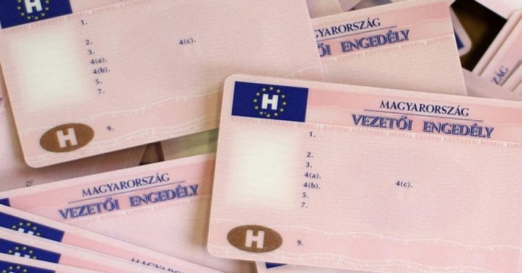 Jogosítványok egymásra dobálva
