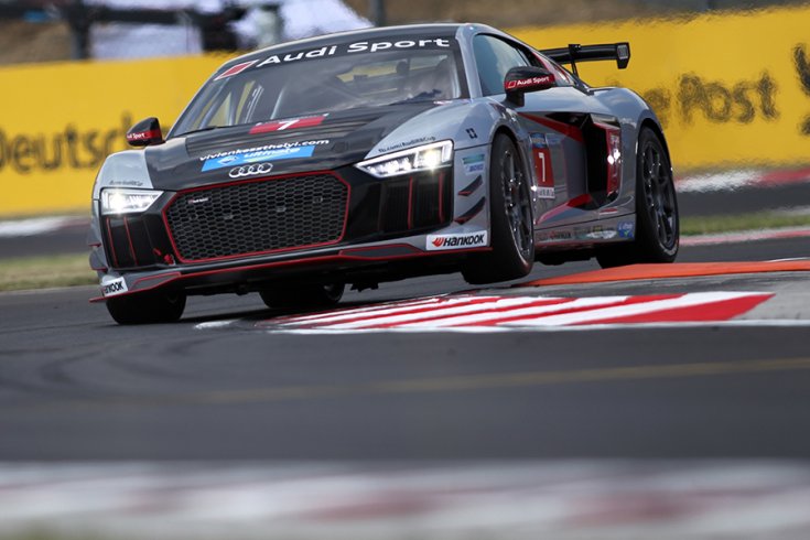 Keszthelyi Vivien az Audi Sport R8 LMS Cup autójával