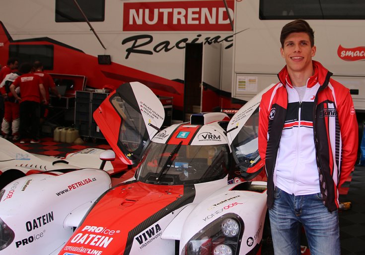 Volentér Balázs a Janik Motorsport LMP3-asa mellett