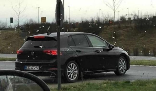 Volkswagen Golf 2020 hátulról