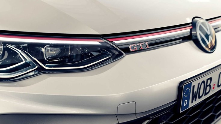 2020-as Volkswagen Golf GTI Clubsport orra és LED-es fényszórói közelebbről