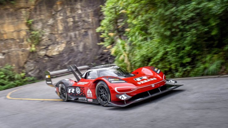 Volkswagen ID.R elektromos versenyautó a Tianmen-hegyen