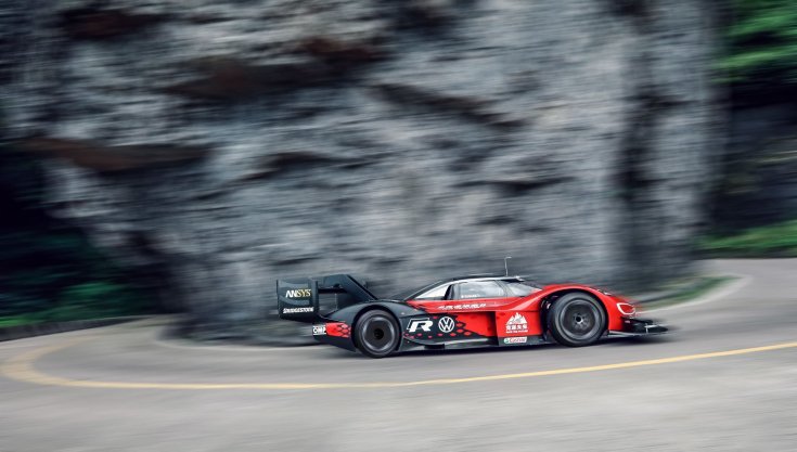 Volkswagen ID.R elektromos versenyautó a Tianmen-hegyen