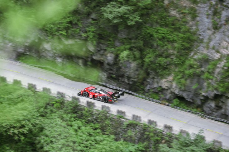 Volkswagen ID.R elektromos versenyautó a Tianmen-hegyen