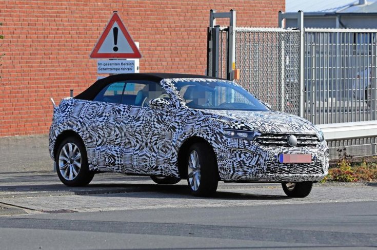 2020-as Volkswagen T-Roc kabrió kémfotón, elölről