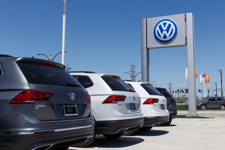 Volkswagen Tiguan modellek egy kereskedésben