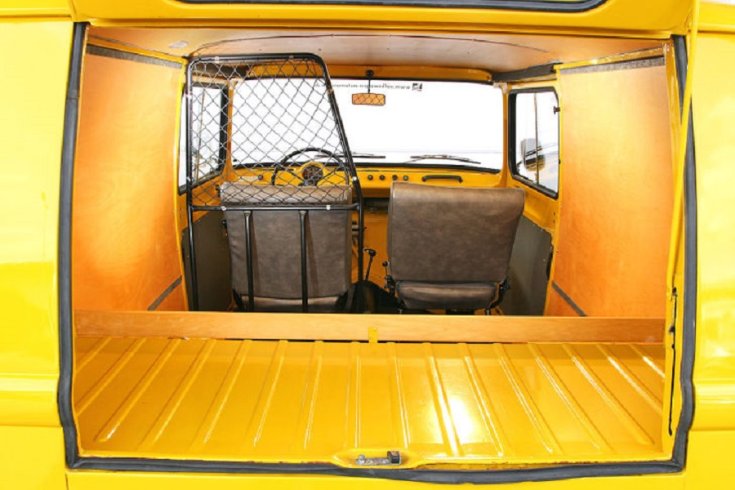 1964 Volkswagen Typ 147 Fridolin, sárga postásautó, rakodótér, nyitott csomagétajtó, hátulról, szemből