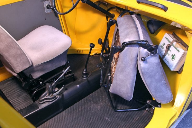 1964 Volkswagen Typ 147 Fridolin, sárga postásautó, utas oldali ülés összehajtva
