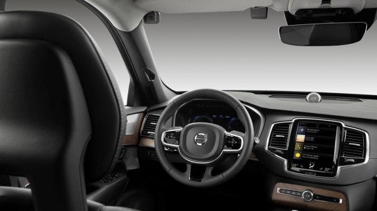 Volvo vezetést támogató rendszerek