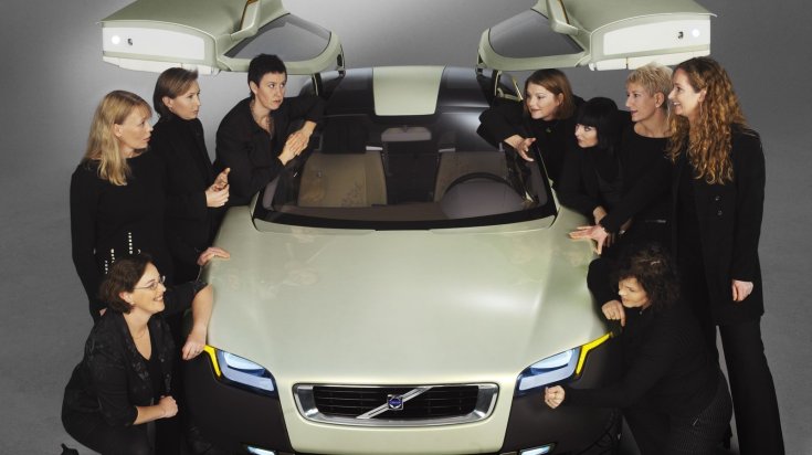 A Volvo YCC és a 9 tagú tervező női csapat