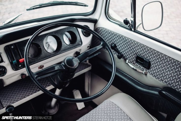 Volkswagen T2 stance