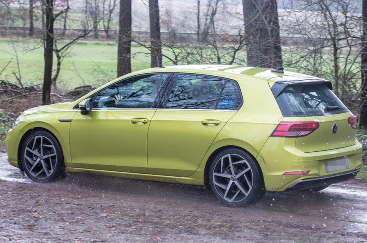 VW Golf bal oldala