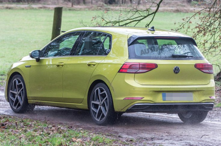 VW Golf Mk8 hátulja