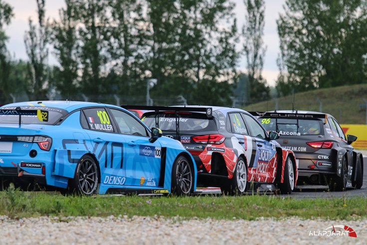 Azcona, Engstler és Muller a 2019-es WTCR első Szlovákiaring futamán