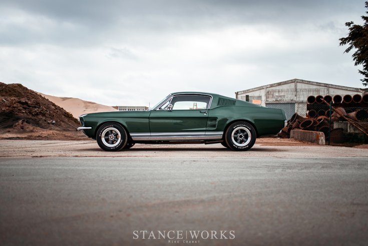 Yves Decan Ford Mustang resto-mod, oldalról