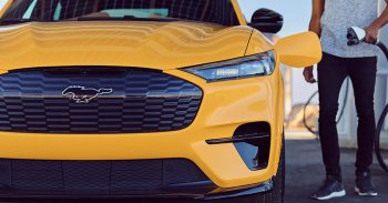 A Ford és a Volvo is támogatja a belső égésű motoros autók betiltását