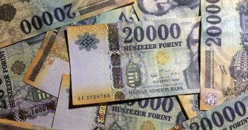 Egy jobb kompakt használt autó árát bliccelte össze valaki a BKK járatain