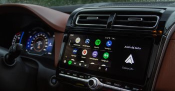 Apple és Android funkciók nélkül szállítja új autóit a BMW