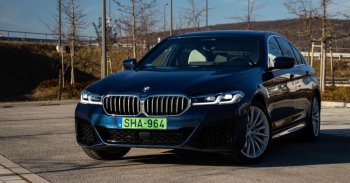 Töltésre éhes: BMW 530e xDrive M Sport 2021 – Teszt
