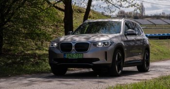Azáltal, hogy a jövőbe tekintünk, jobban megértjük a jelenünket is: BMW iX3 2021 – Teszt és videó

