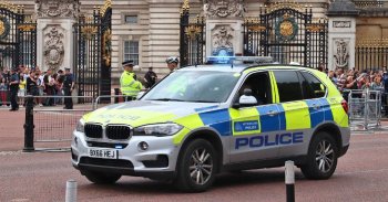 A kigyulladásra hajlamos turbódízel miatt korlátozzák a brit BMW rendőrautók sebességét