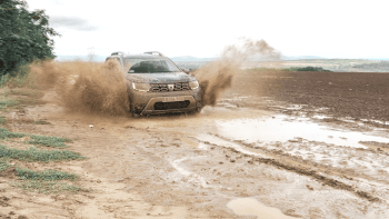 Így divatozik a nyers racionalitás: Dacia Duster 15th Celebration 2020 – Teszt és Videó