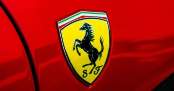 Orbitális LED-mező: Guinness-rekorddal ünnepli 75. évfordulóját a Ferrari - VIDEÓ