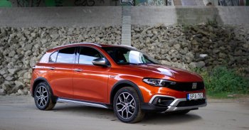 Nem minden SUV, ami crossovernek tűnik: Fiat Tipo Cross 1.0 2021 – Teszt és videó