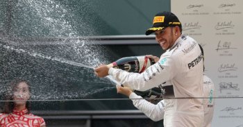 Hamilton több pénzt keres, mint Alonso és Vettel együttvéve