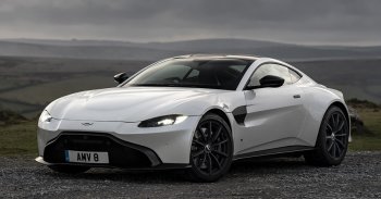 James Bond verdát faragtak az Aston Martin Vantage sportautóból