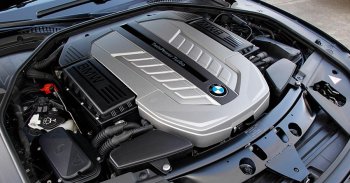 Lezárul egy korszak: legyártotta a legutolsó V12-es motorját a BMW