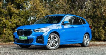 Babakék BMW-t anutámnak: BMW X1 xDrive25e 2021 - Teszt
