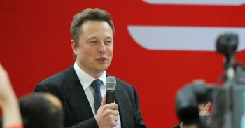 Elképesztő összeget adományozott jótékony célra Elon Musk
