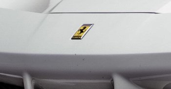 Brutális összegért találhat új gazdára a világ egyetlen fehér Ferrari Enzója