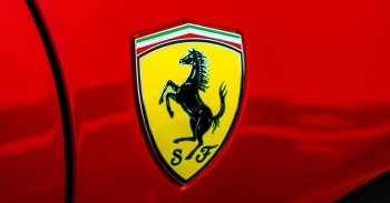 A Ferrari V12-es motorral teszteli a Romát