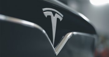 A Tesla megkezdte önvezető rendszerének bevezetését Kanadában