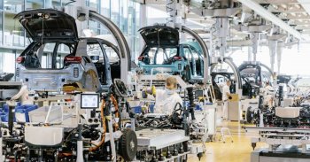 A VW az ukrán helyzet miatt kénytelen ideiglenesen leállítani két németországi gyárát