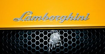 Kiderült, milyen kasztnival érkezik az első elektromos Lamborghini