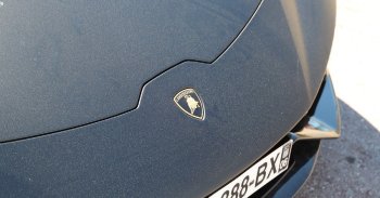 Szanaszét robbantottak egy Lamborghinit, a darabjaiból NFT lett - VIDEÓ