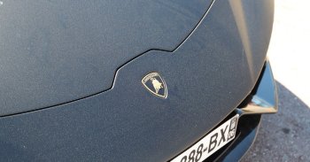 Szanaszét robbantottak egy Lamborghinit, a darabjaiból NFT lett - VIDEÓ
