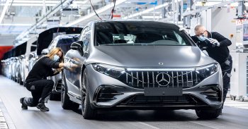 A Mercedes felkészíti üzemeit az elektromos autók gyártására