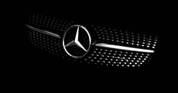 Előnybe kerülhet a Mercedes a Teslával szemben az önvezető autók versenyében