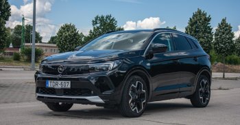 Unalmas értelemben jó: Opel Grandland 1.5d AT 2022 - Teszt